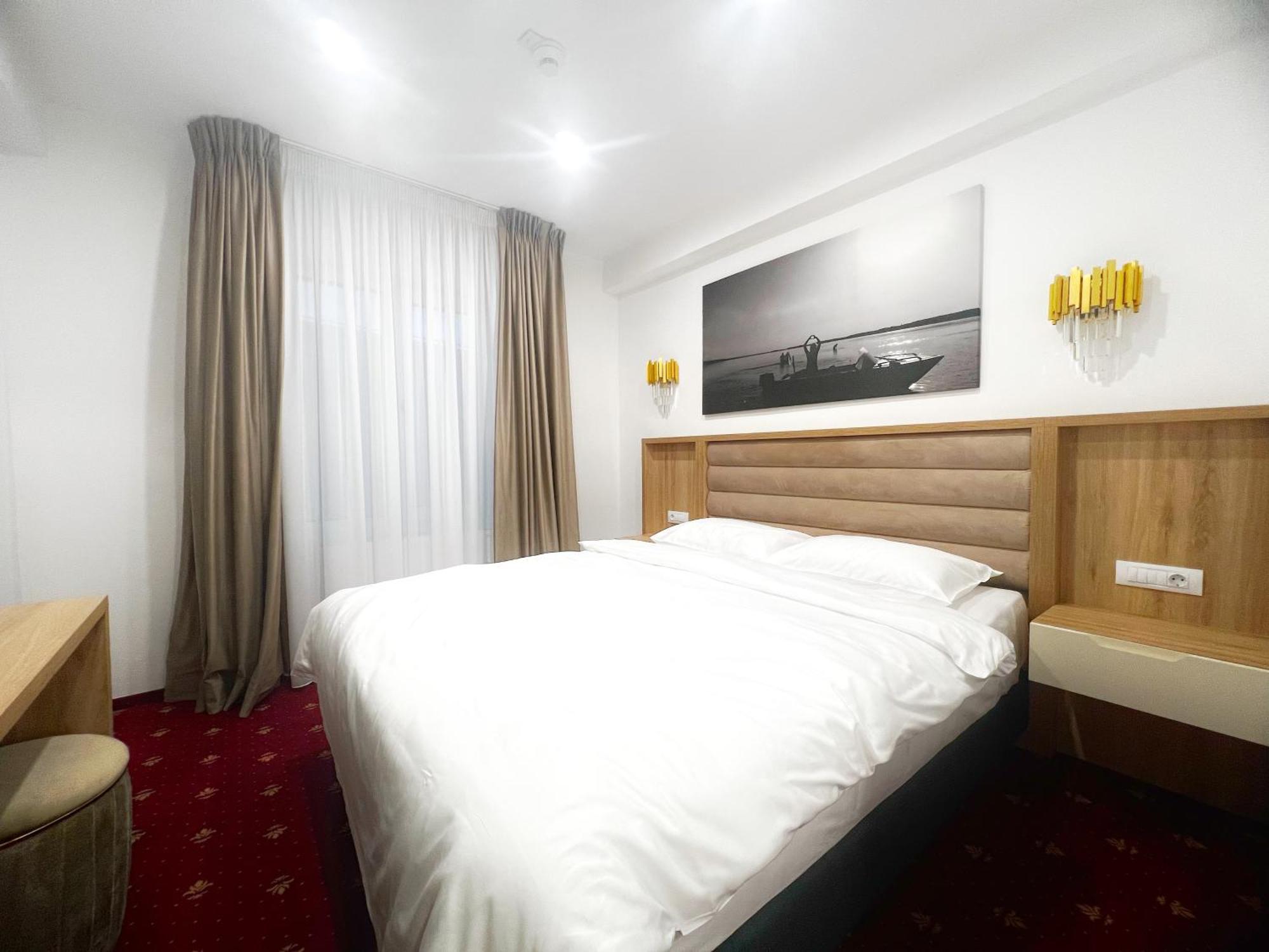 Mimi Hotel Corabia エクステリア 写真
