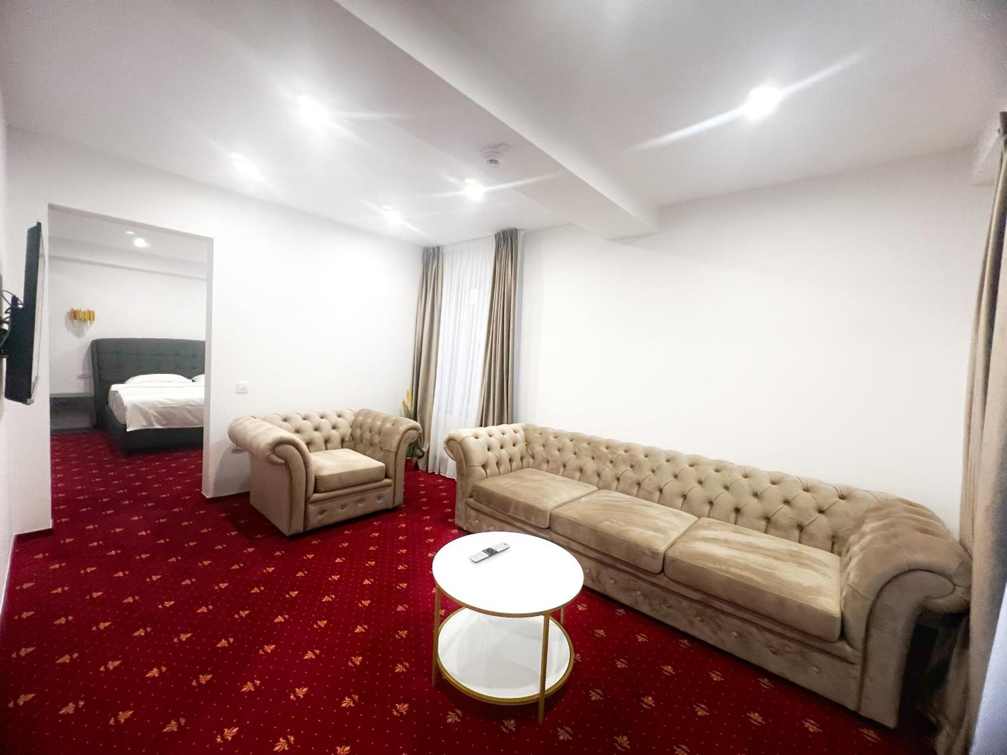 Mimi Hotel Corabia エクステリア 写真