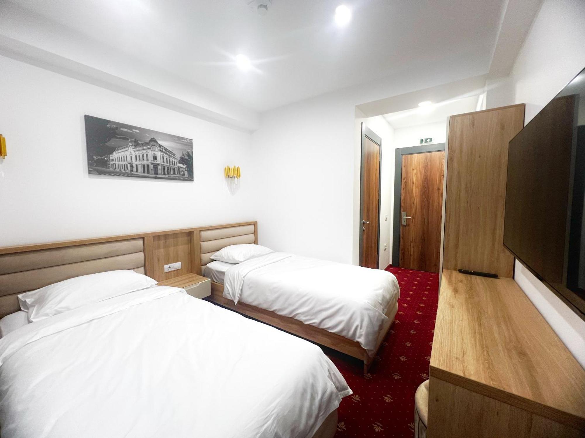 Mimi Hotel Corabia エクステリア 写真