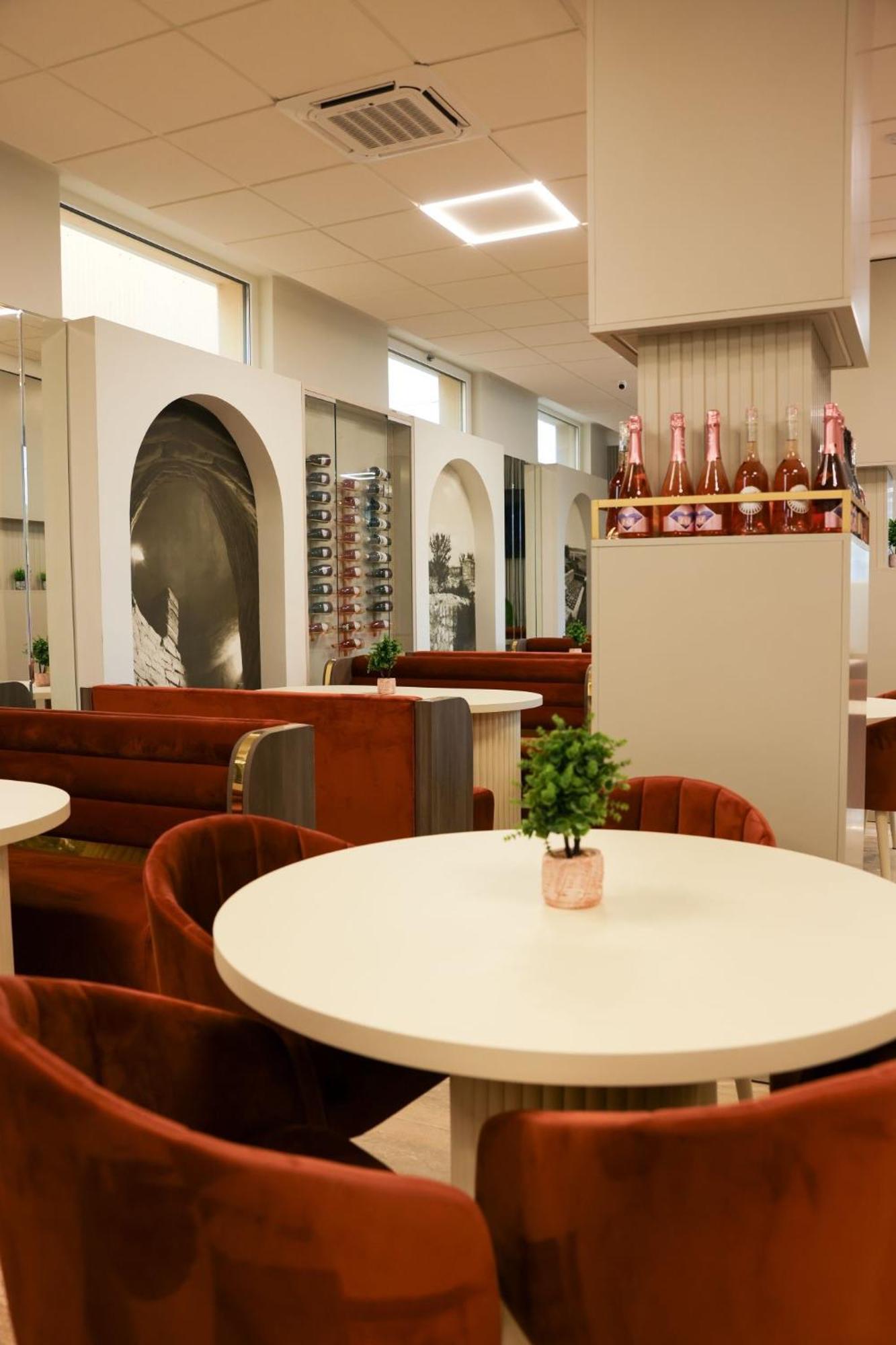 Mimi Hotel Corabia エクステリア 写真