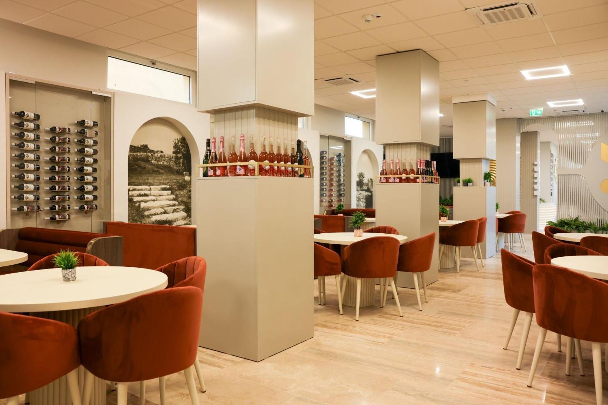 Mimi Hotel Corabia エクステリア 写真