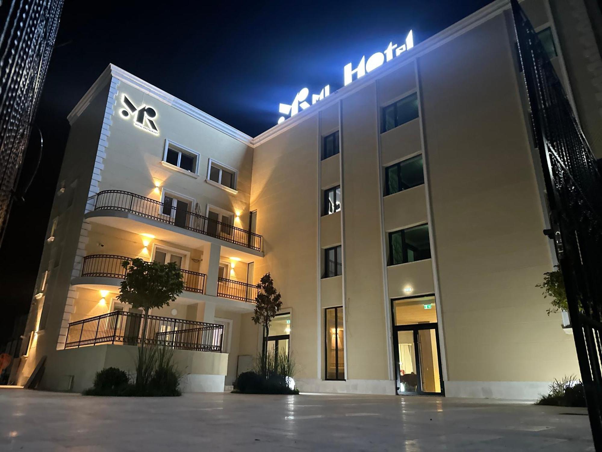 Mimi Hotel Corabia エクステリア 写真